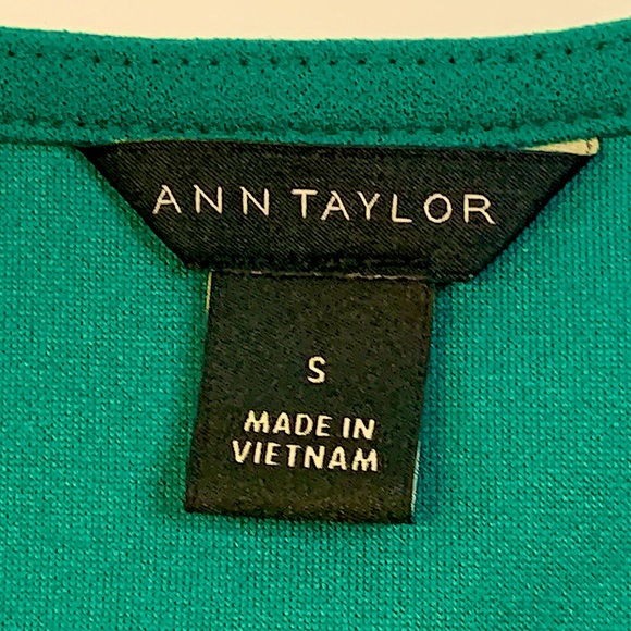 Ann Taylor - Green Cold Shoulder Blouse 🍀 - Picture 4 of 7
